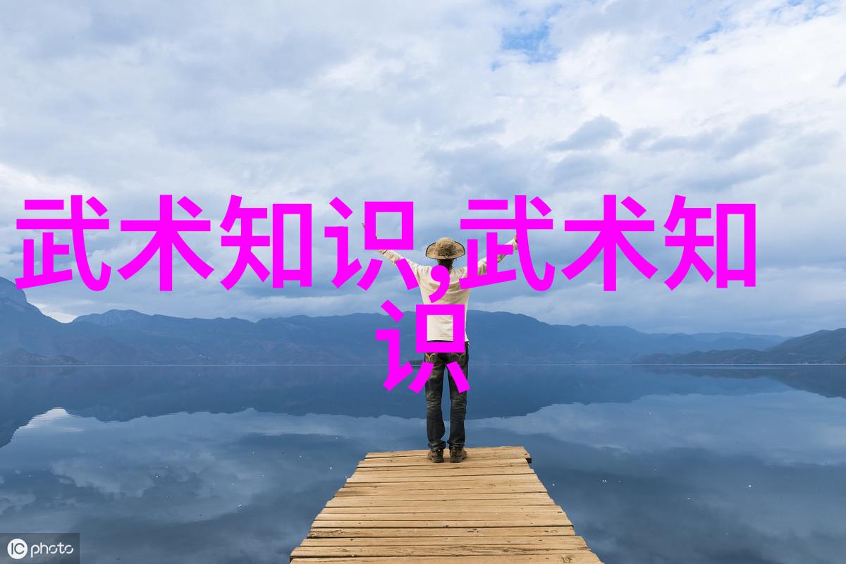 羽毛球场尺寸数据对比尤尼克斯VT80与胜利MX80的精确分析