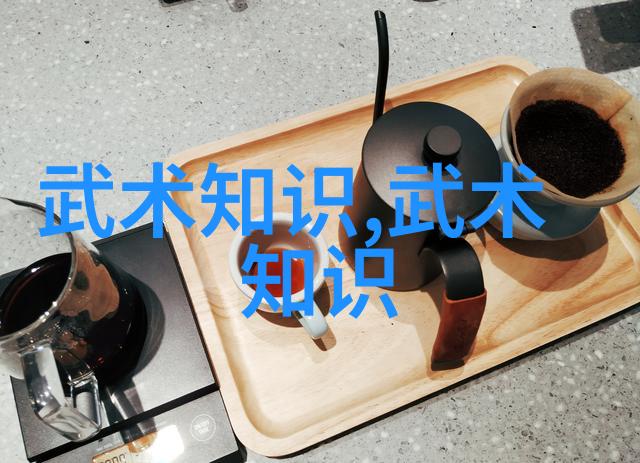 中国女孩11岁河中游泳自然中的运动健身