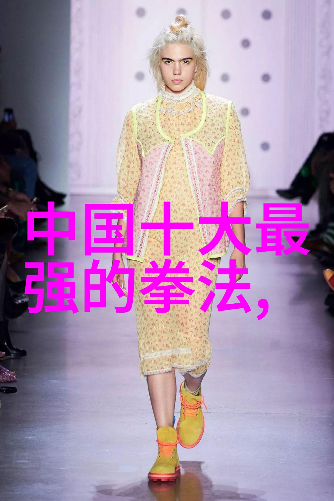 社会上的腊八裸泳既强身又治病引发关于游泳衣必要性的讨论