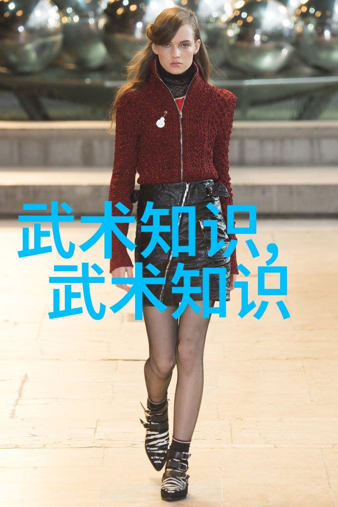 明月流传人夜幕下的剑舞者