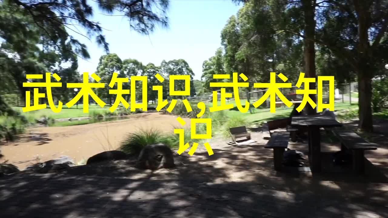 小李子在做坐姿推胸这就像是一只勤劳的小蜜蜂在花海中穿梭采集着汗水中的花蜜为自己的肌肉注入活力和力量