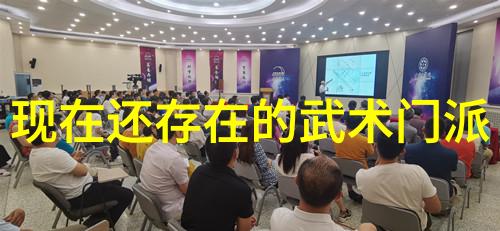 中国武术十大拳法排名中的螳螂拳仿佛一位精通门派拳种的老者以其独特韵味在历史长河中悠然自得
