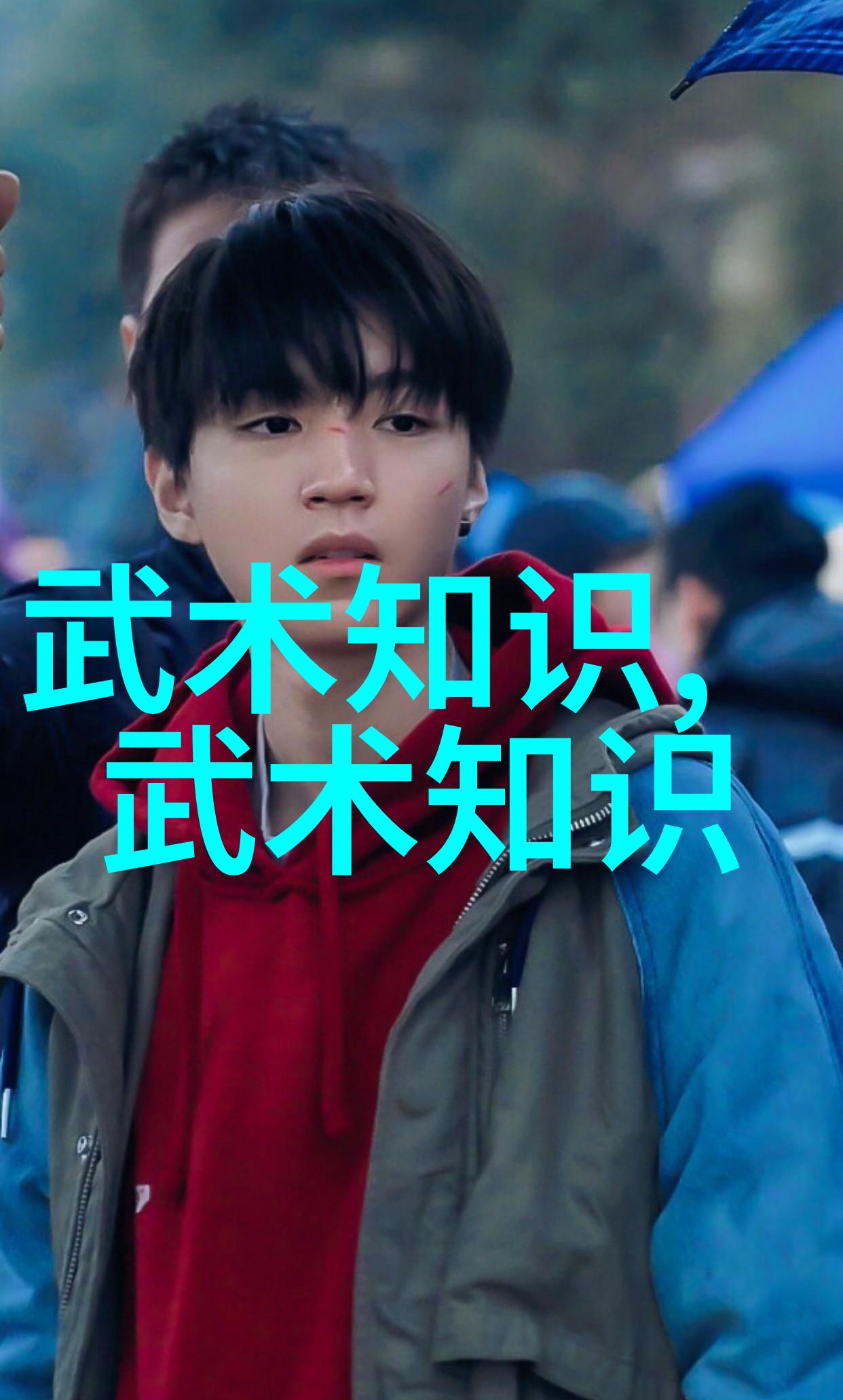 男子在广东公开赛中巡场首轮张蕙麟以66杆独领风骚高尔夫价格高昂的人物场景