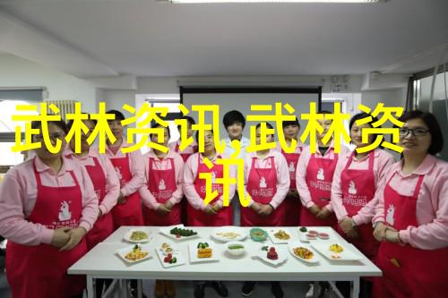 游泳衣下的优雅转身教你如何在水中优雅地改变方向