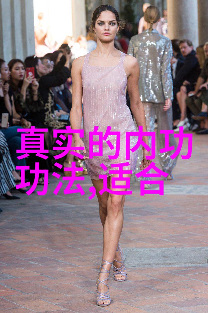 网页中的生动声音一边伸舌头一边快速喘气的艺术表现