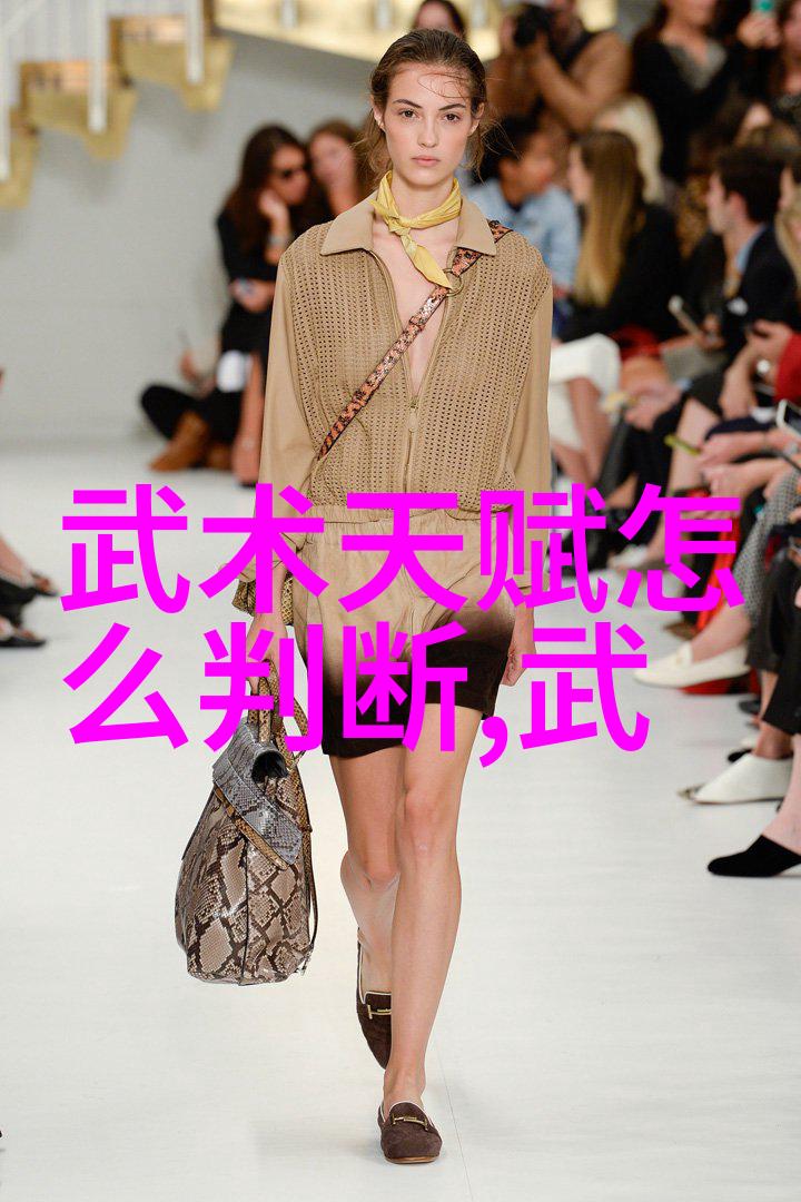 英国15岁少女滑雪到达北极点