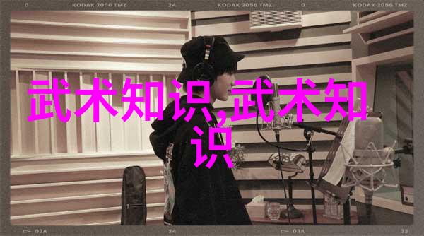 咒术回战自然中的核心力量训练结合杠铃滚轮与推举