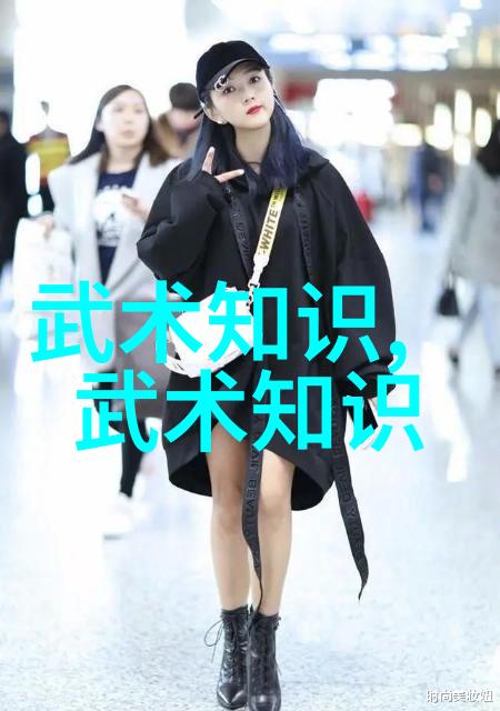 瑜伽球中的女人解锁健康的秘密
