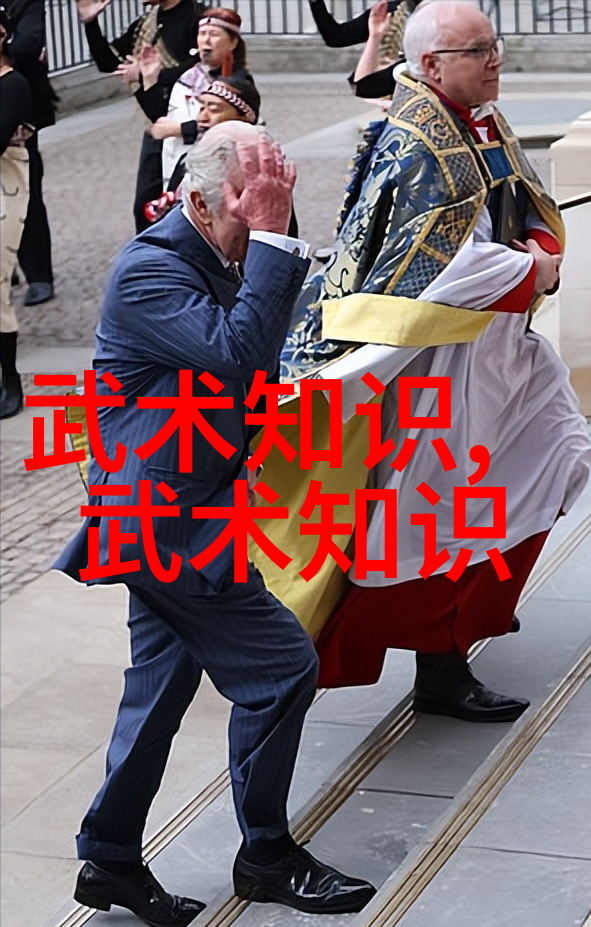 神经元细胞在哑铃卧推中单手放下双手一举