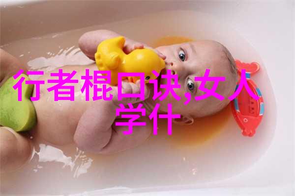 小朋友的拳脚舞动像是在空中织网追逐蝴蝶