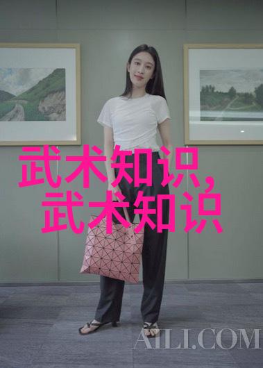 北方河中的三道鳞其实是一种小巧的鱼类它们的名字就像它们身上那层层叠加的鳞片一样既简单又有趣