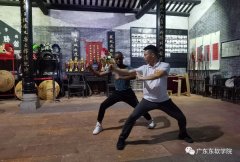非洲留学男孩跟非遗大师学武术并上电视